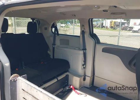 2011 Chrysler Town & Country Touring from USA, damaged, VIN 2A4RR5DG1BR614835